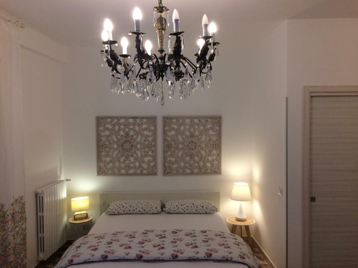Bed and Breakfast Il Piccolo Attico Кальтаджироне Экстерьер фото